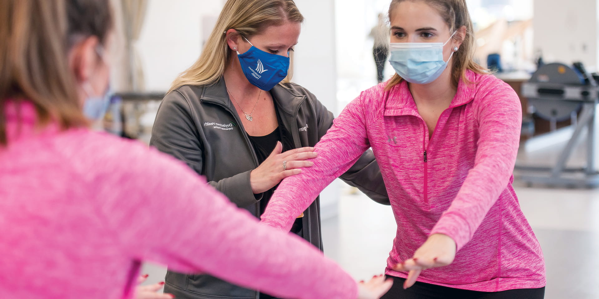 Physical therapist works with female patient | Doylestown Health