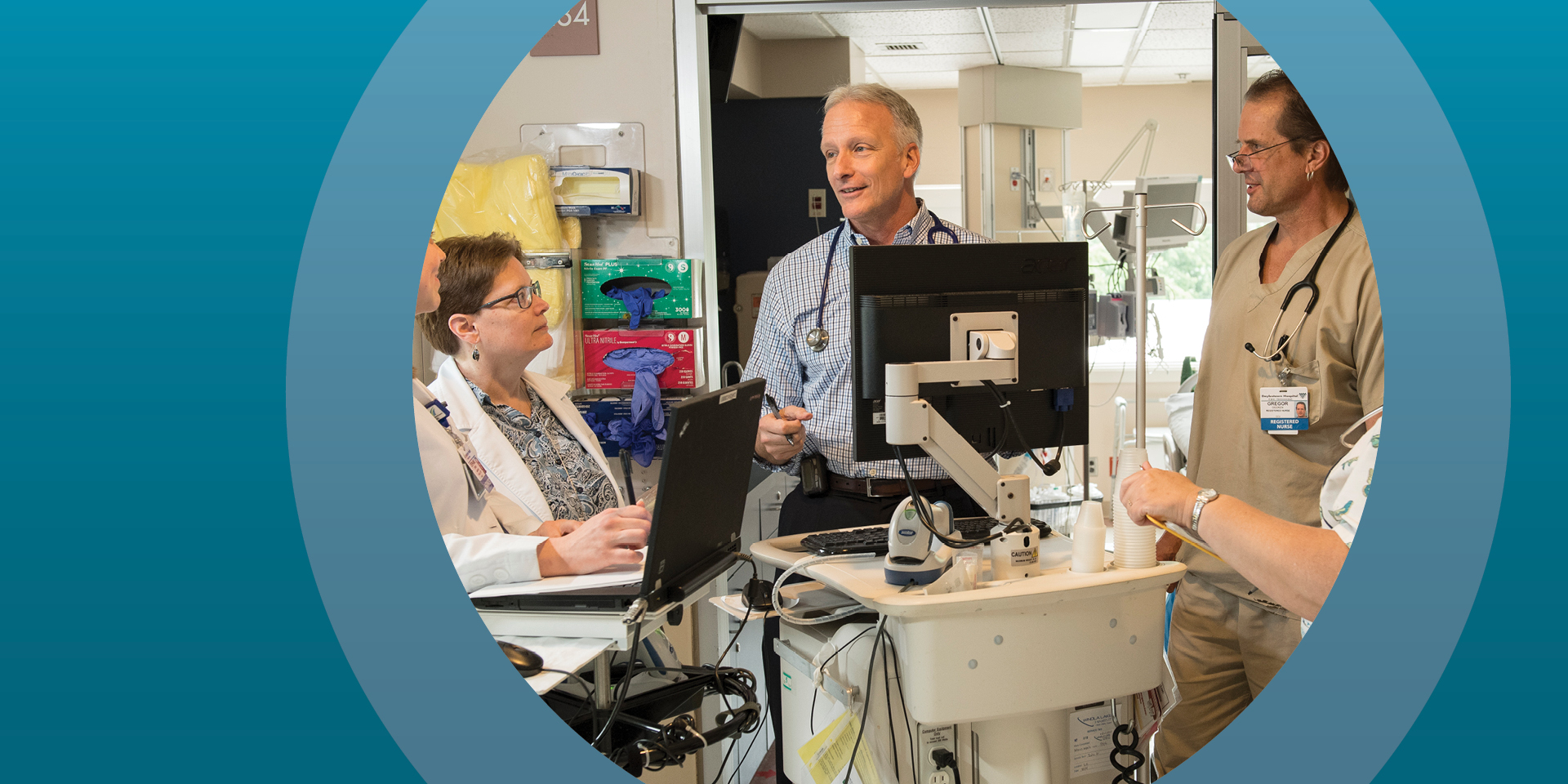 Doctor and Family Medicine Resident in a discussion | Doylestown Health